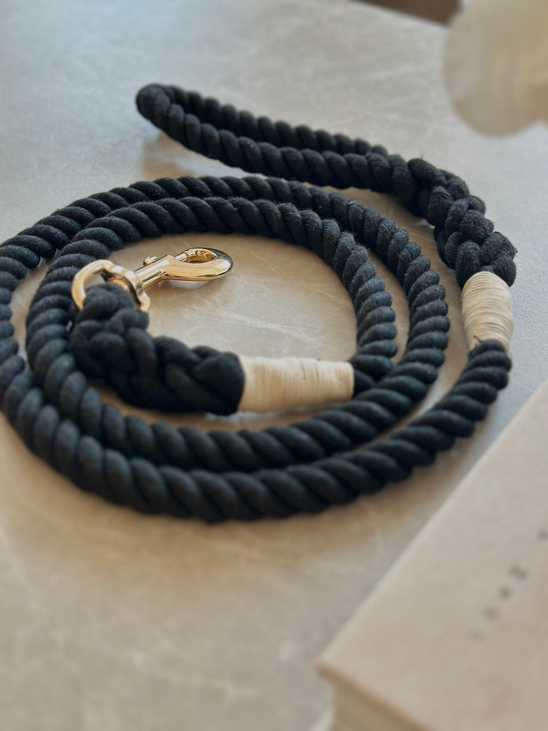 Zenora Håndlavet Flettet Hundesnor Sort - PupDeluxe.dk