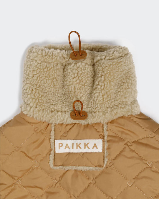PAIKKA Quilted Sherpa Hundejakke Camel - PupDeluxe.dk