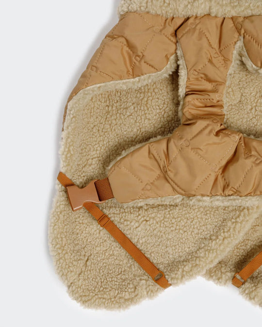 PAIKKA Quilted Sherpa Hundejakke Camel - PupDeluxe.dk